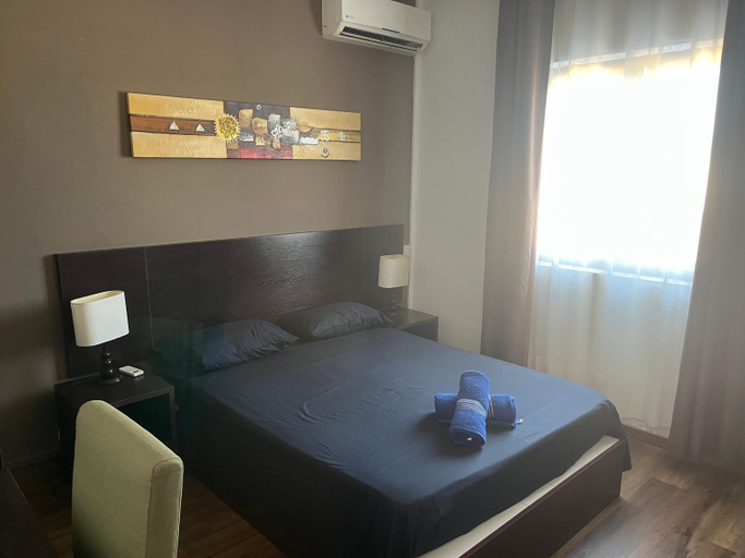 Bedroom 2, Le Binome