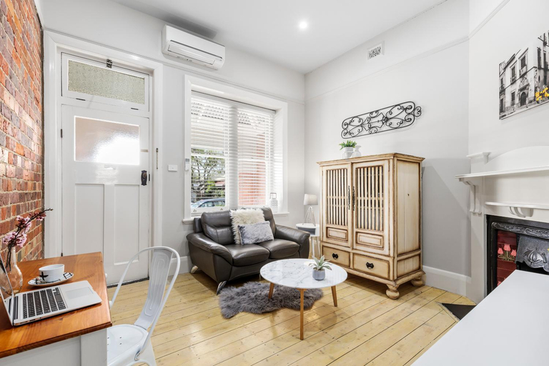 Others 5, Boutique Heritage Studios On Ryrie street OPPOSITE HOSPITALS Geelong CBD, Geelong