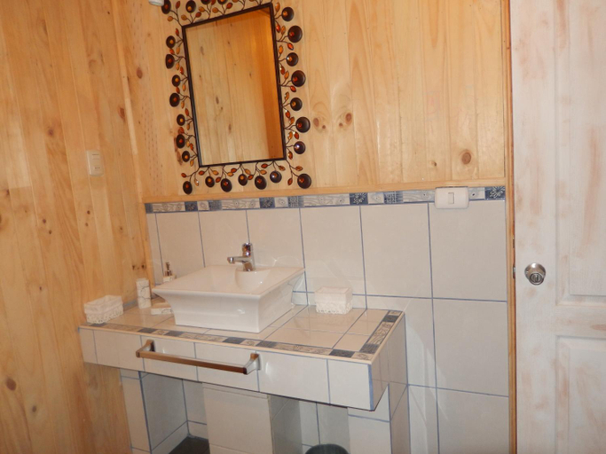 Bathroom 4, Kari Mapu Park, Cautín