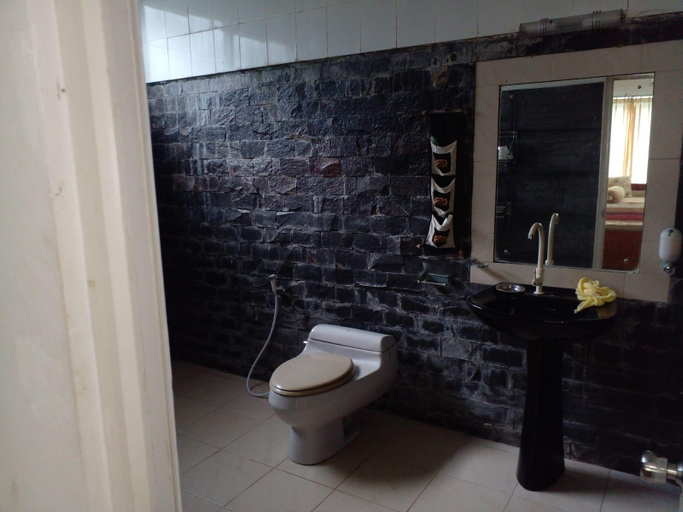 Bathroom, Villa Utama Pondok Yedidah, Bogor