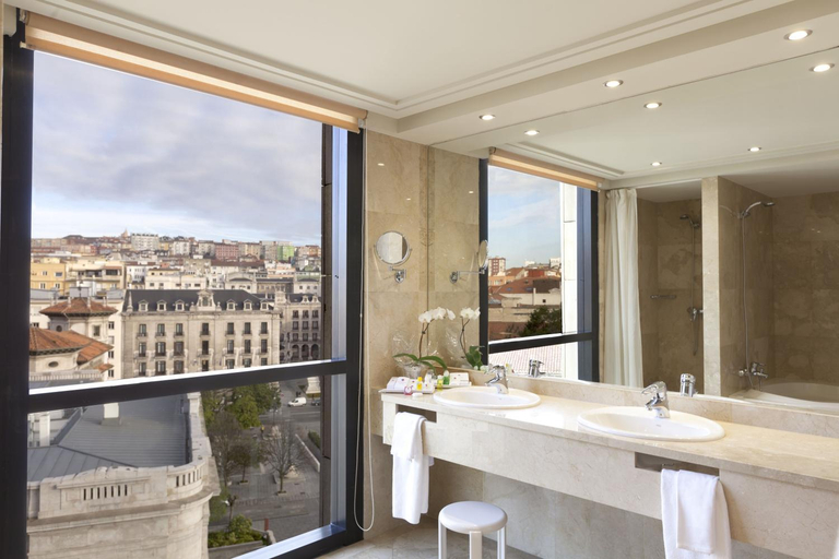 Bathroom 4, Bahia, Cantabria