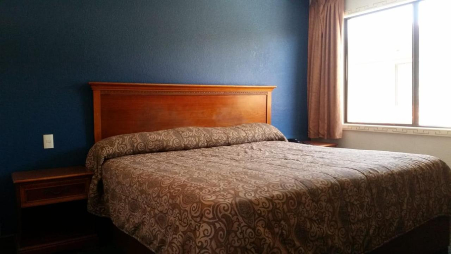 Bedroom 2, HOTEL AZTECA INN, Ensenada