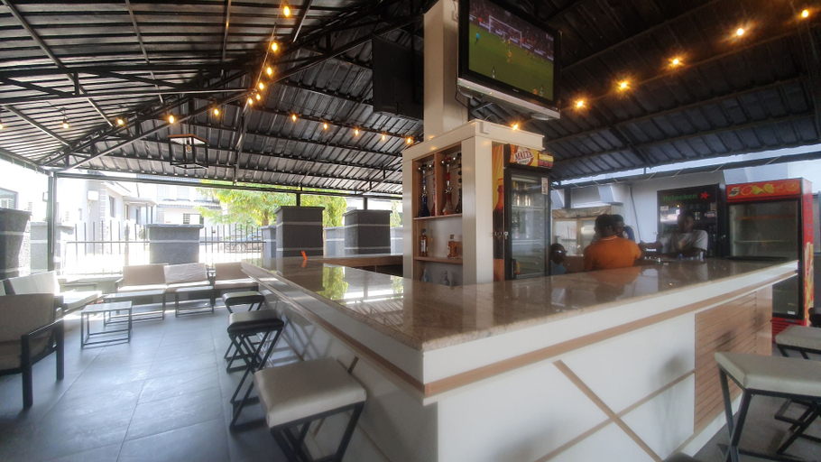 Food & Drinks 2, Lamonde Bysomwhere, Jos North