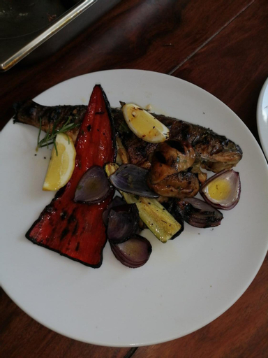 Food & Drinks 9