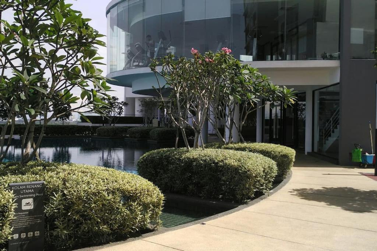 Exterior 6
