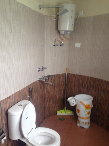 Bathroom 2, The Sojourn, Kangra