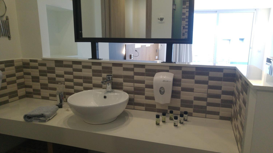 Bathroom 5, Pollis Hotel, Crete