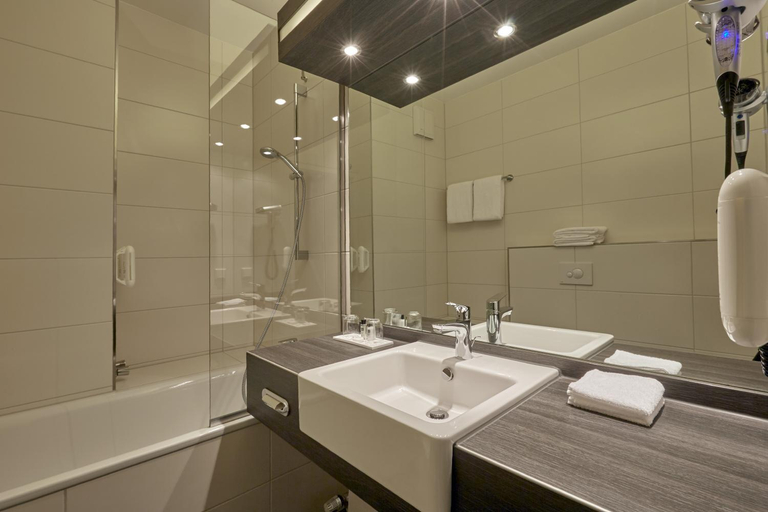 Bathroom 3, Sunday Hotel Koln Hurth, Rhein-Erft-Kreis