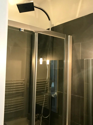 Bathroom 10