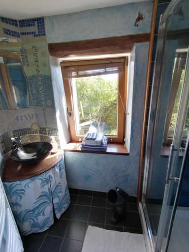 Bathroom 3, La Tour du Bois Dormant, Finistère