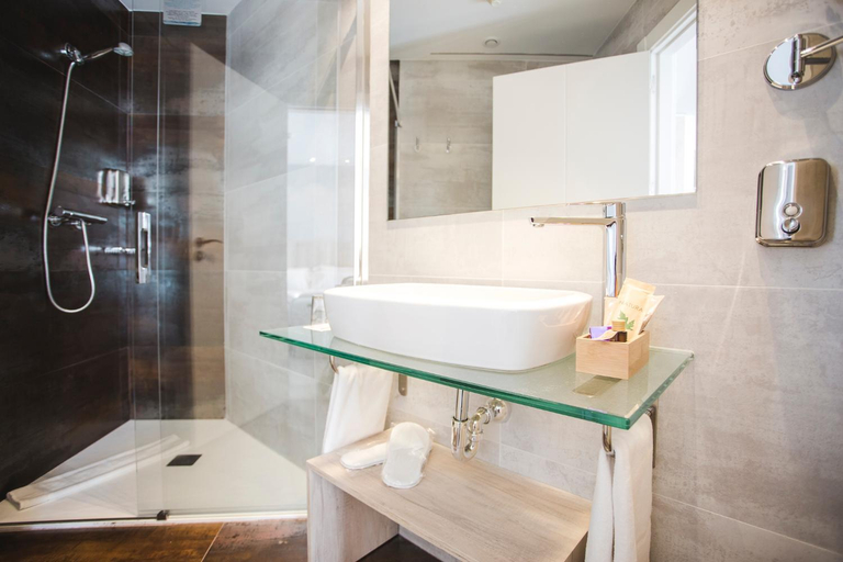 Bathroom 4, DWO Abaster, Soria
