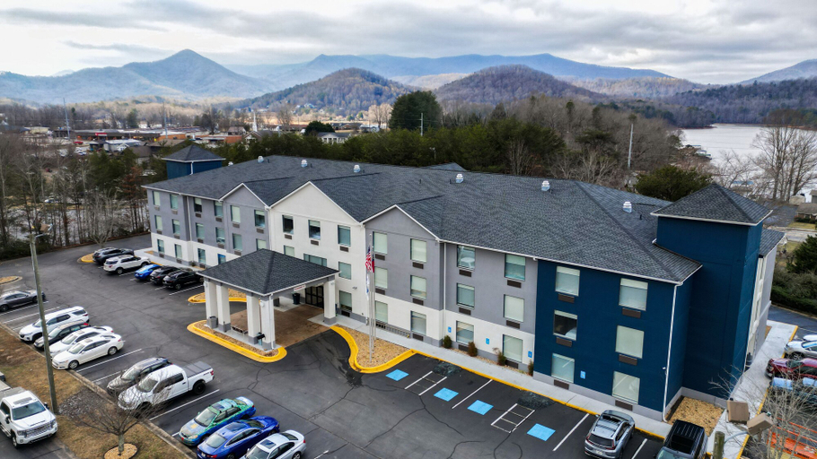 Exterior & Views