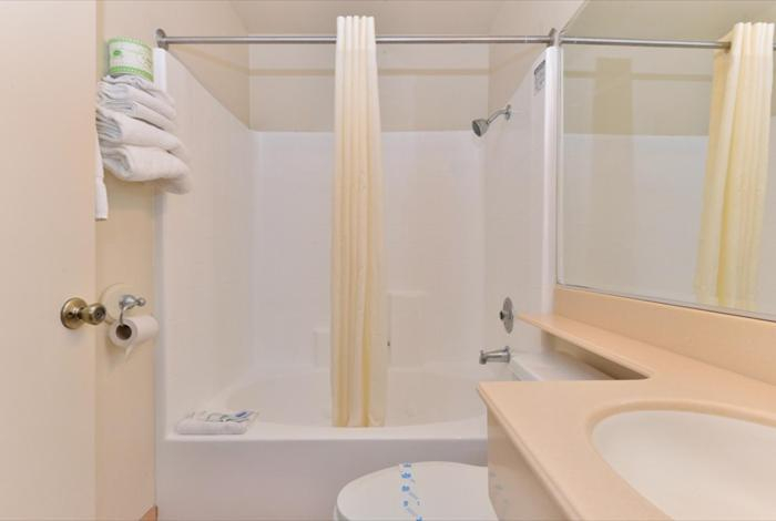 Bathroom 4, Americas Best Value Inn San Clemente Beach, Orange