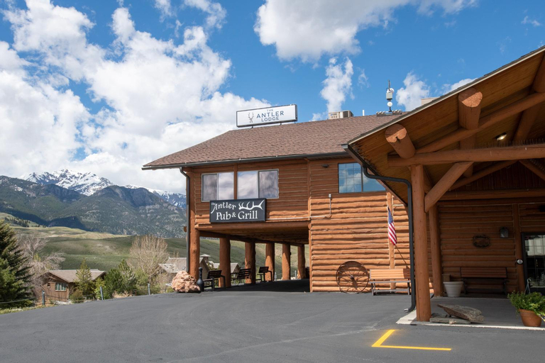 The Antler Lodge - Gardiner, Park