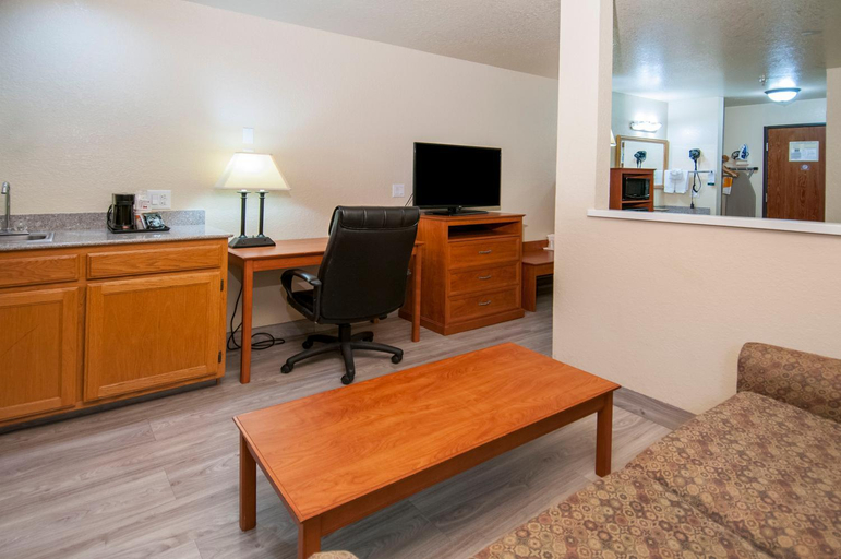 Others 5, Quality Inn Alpine, Brewster