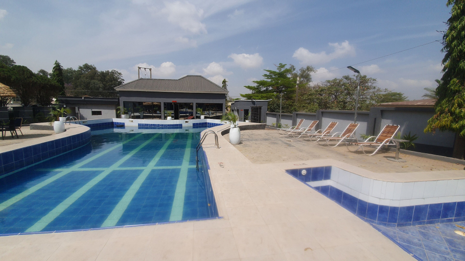 Sport & Beauty 3, Lamonde Bysomwhere, Jos North