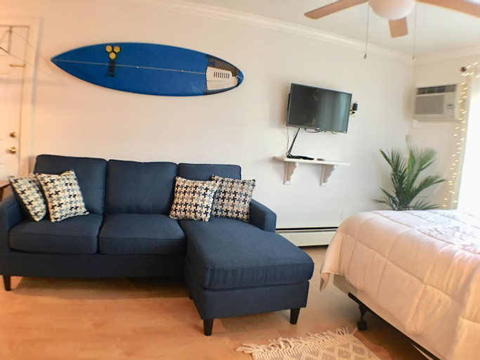 4, Jonathan's Ocean Front Studio Suites Hampton Beach!, Rockingham