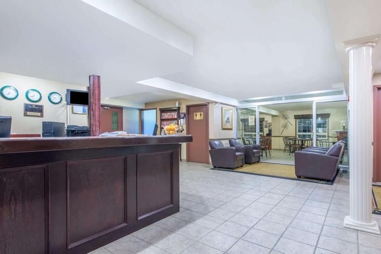 Public Area 2, Gold Circle Inn, Division No. 10