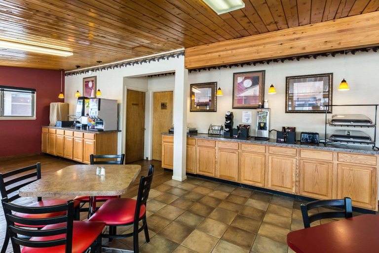 Food & Drinks 5, Harmony Inn & Suites, Cherry