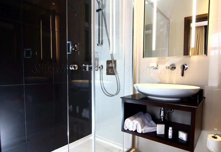 Bathroom 3, The Piccadilly London West End, London