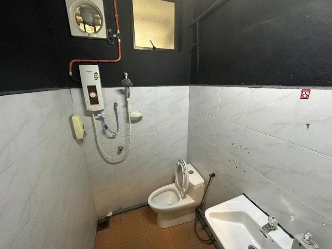 Bathroom 4, RHV Hostel & Room Bukit Bintang, Kuala Lumpur