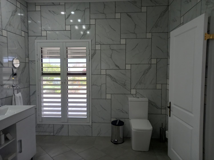 Bathroom 4, Linda se Dop, Namakwa