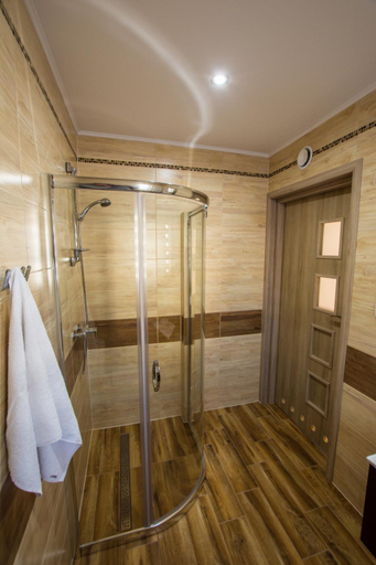 Bathroom 3, Przystanek Bezmiechowa, Lesko