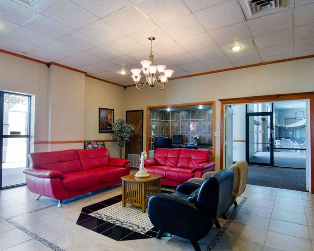 Public Area 2, Knights Inn & Suites Emporia, Lyon