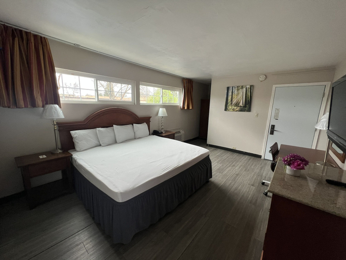 Bedroom 2, Days Inn by Wyndham Chico, Butte