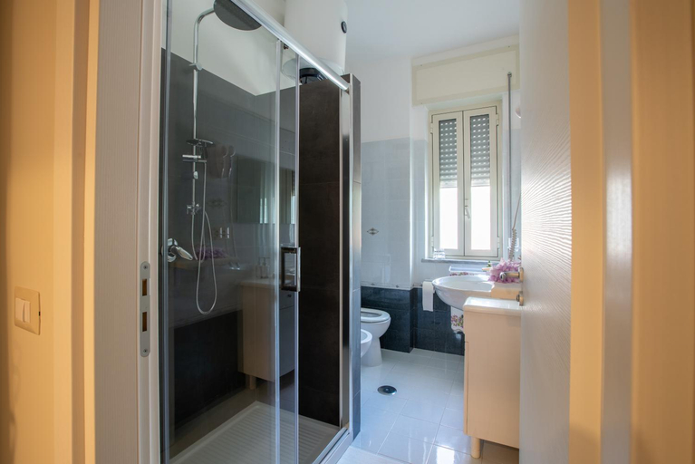 Others 4, B&B L'Abbraccio, Napoli