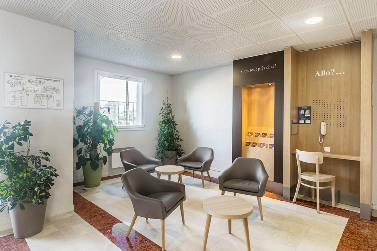 Public Area 2, B&B HOTEL Lyon Grand Stade Meyzieu, Rhône
