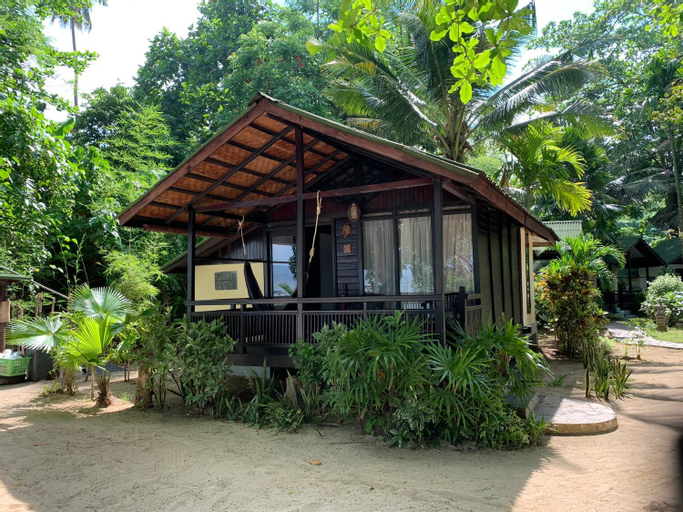Exterior 3