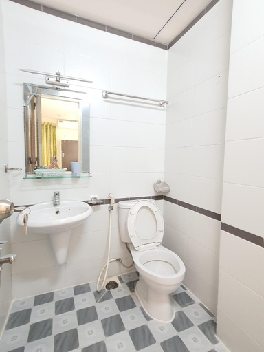 Bathroom 2, Khach san Anh Thu, District 11