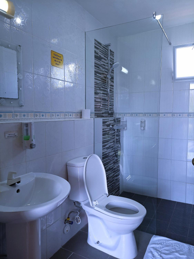 Bathroom 4, Alona42 Resort, Panglao