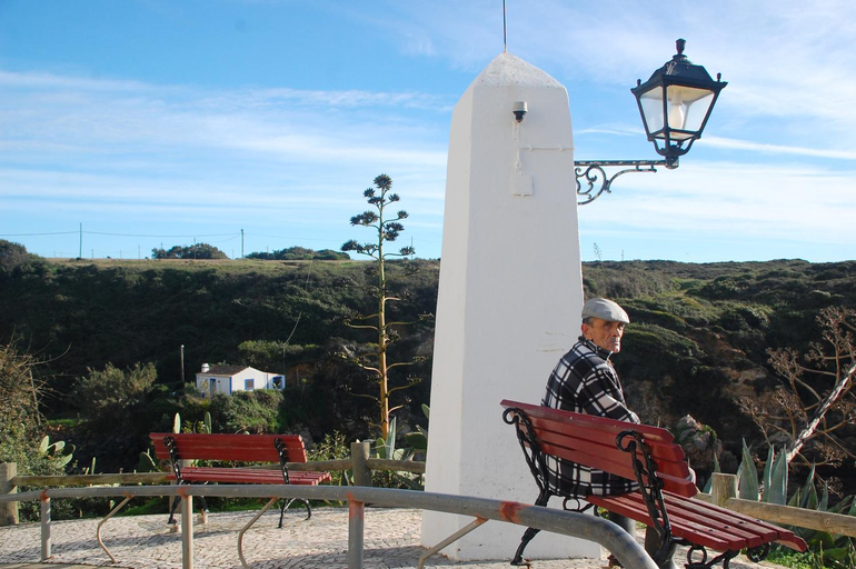 Others 2, Quartos Abelha, Sines