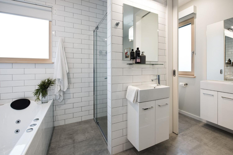 Bathroom, Green Retreat Passive House, Hepburn - East