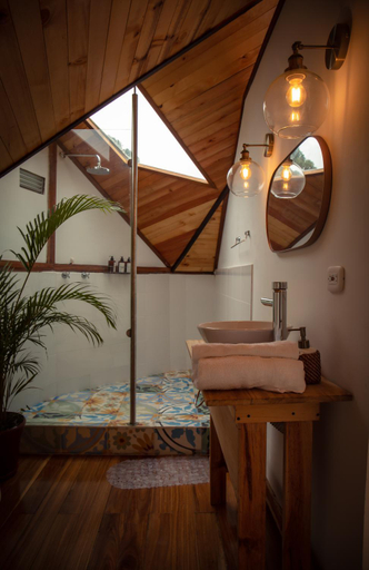 Bathroom 4, Lumbre Forest Lodge, Salento