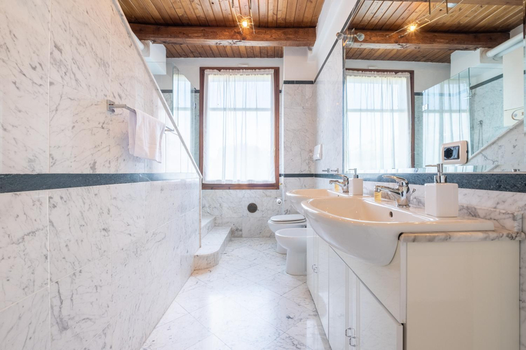 Bathroom 3, BolognaRoomscom- La Quercia, Bologna