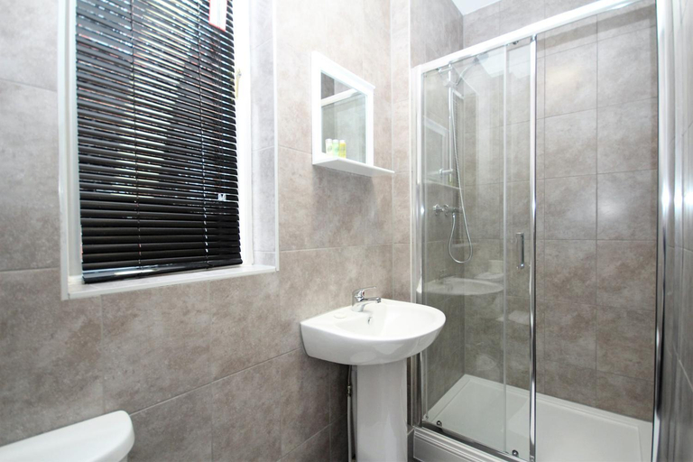 Bathroom 3, Maritime Apartments, Cumbria