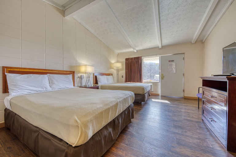 Bedroom 4, Royal Inn, Scott