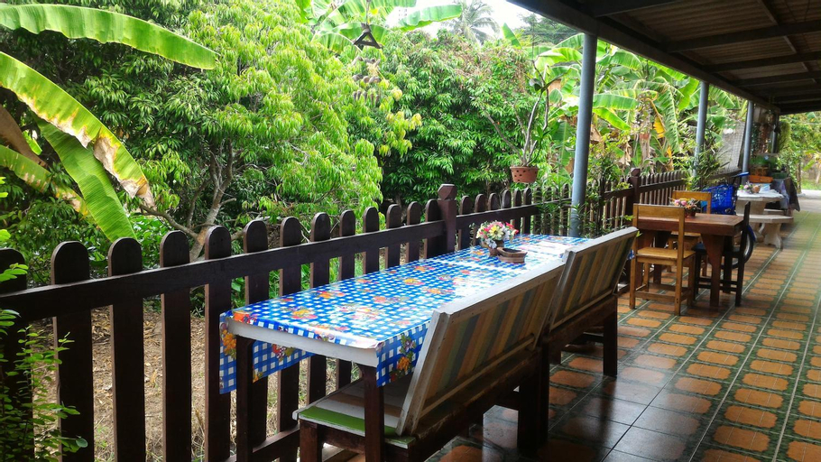 Food & Drinks 5, Baan Benjathip, Amphawa