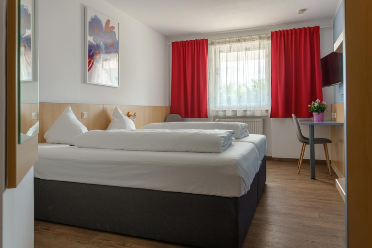 Bedroom, Hotel Drei Konig- Ihr Transithotel, Enzkreis