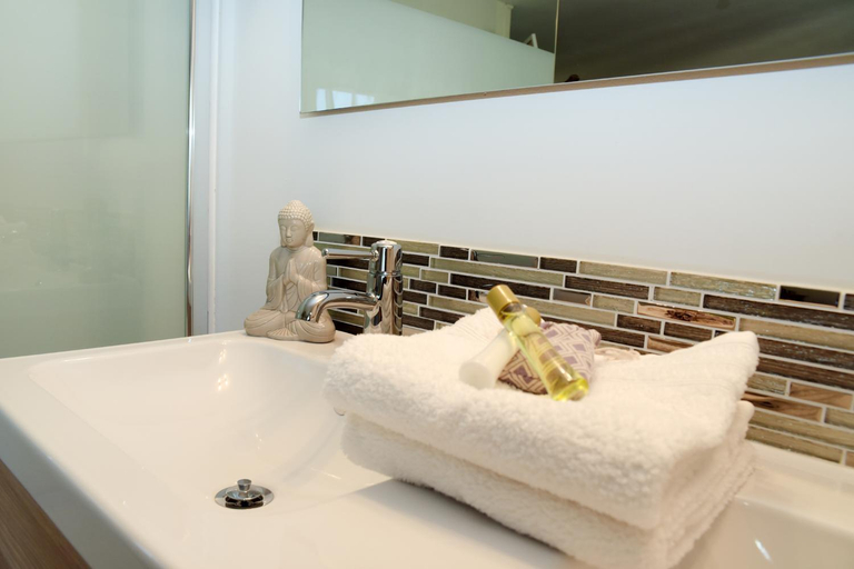 Bathroom 2, Les Bessonnes, Loire