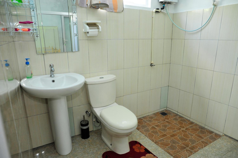Bathroom, Chez Ronald Guest House