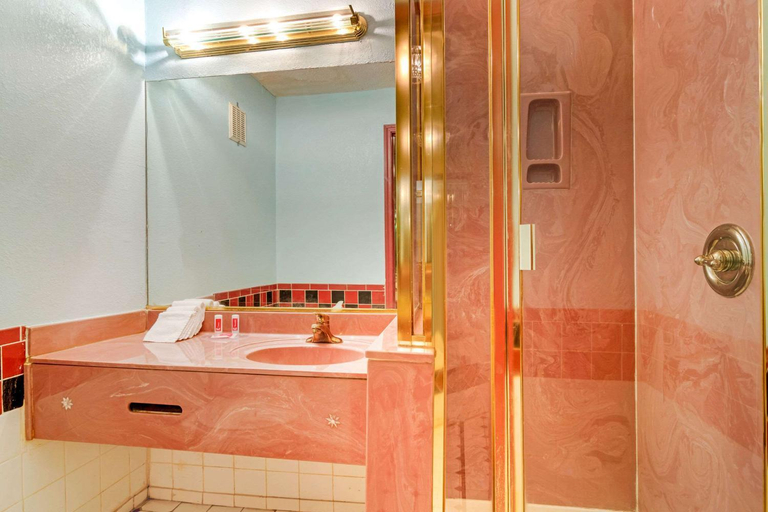 Bathroom 4, Econo Lodge Decatur, DeKalb