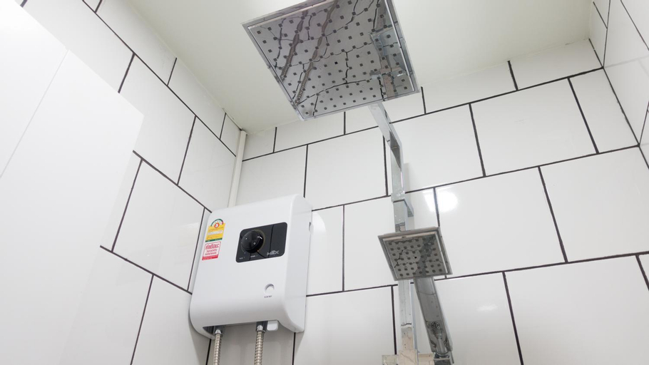Bathroom 16
