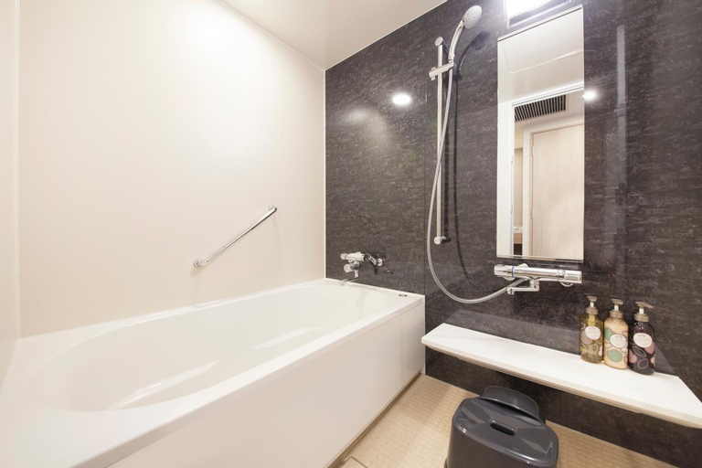 Bathroom 13