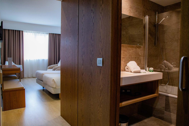 Bathroom 4, Hotel Gelmirez, A Coruña
