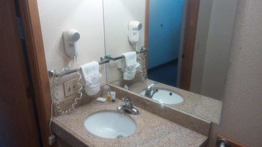 Bathroom 7