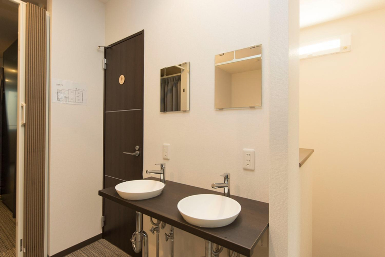Bathroom 16
